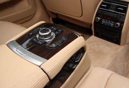 Line of Excellence تنضمّ إلى طراز 730Li من BMW